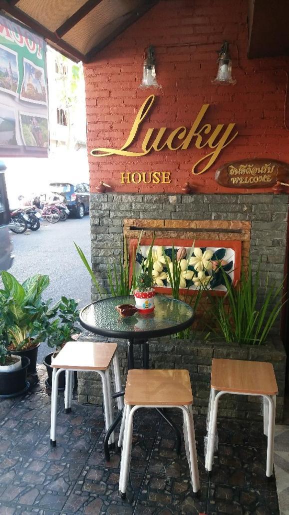 Hostel Lucky House Čiang Mai Exteriér fotografie